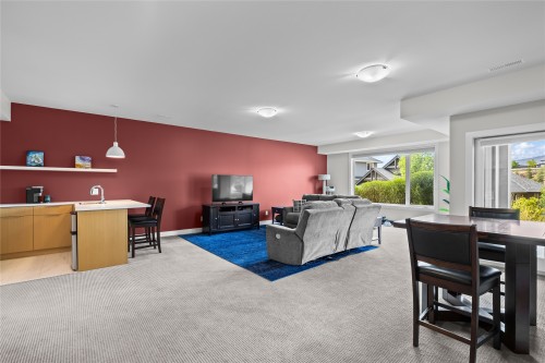 6-1349 Rocky Point Drive, Kelowna, BC 