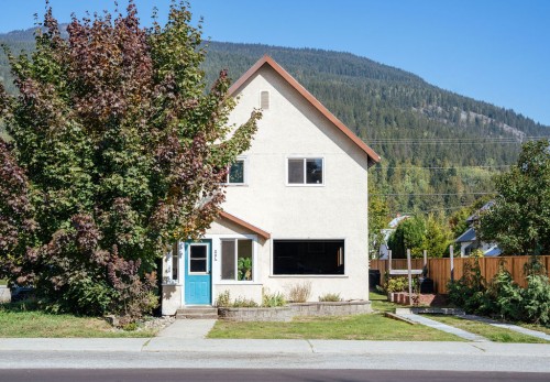 204 Third Street  Revelstoke, BC V0E 2S0