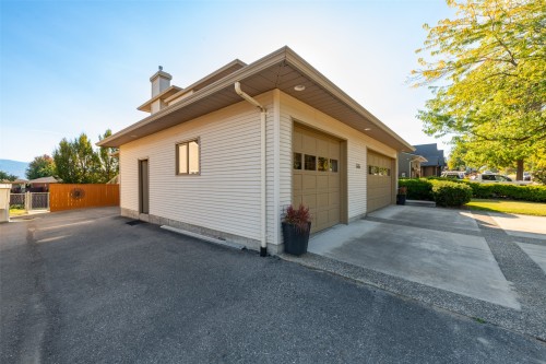 1385 Mountain Avenue, Kelowna, BC 