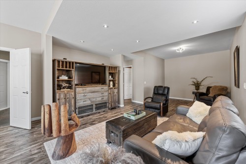 5827 Victoria Street, Peachland, BC 