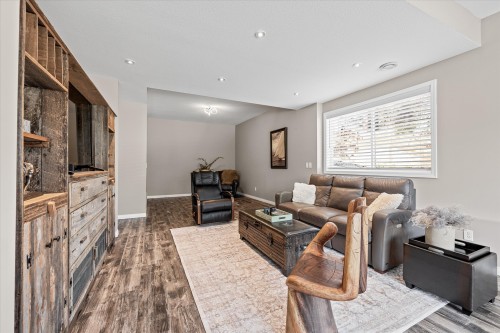 5827 Victoria Street, Peachland, BC 