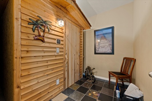 5827 Victoria Street, Peachland, BC 