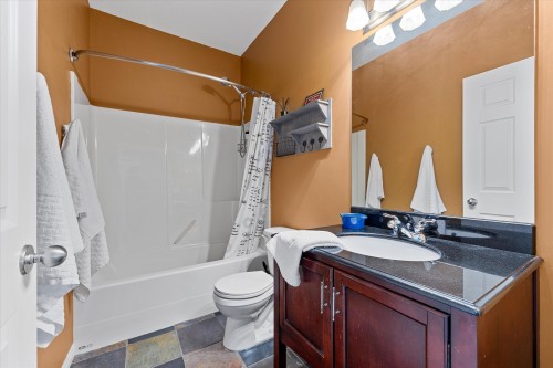 5827 Victoria Street, Peachland, BC 