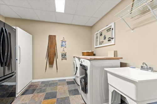 5827 Victoria Street, Peachland, BC 