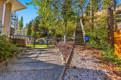 5827 Victoria Street, Peachland, BC 