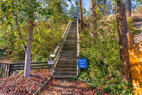 5827 Victoria Street, Peachland, BC 