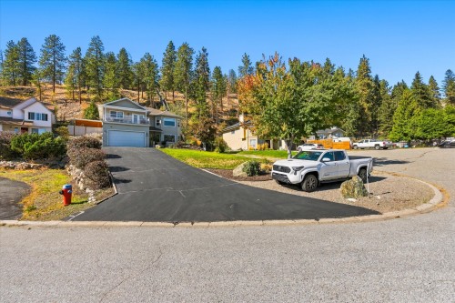 5827 Victoria Street, Peachland, BC 