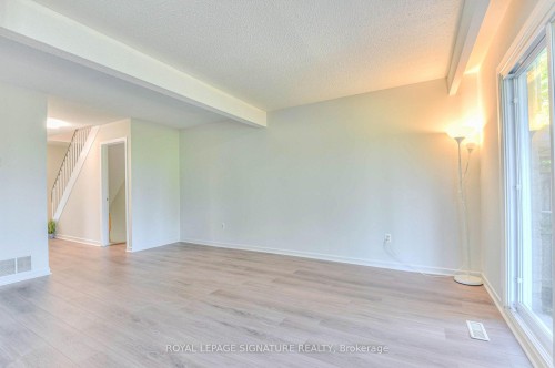132 Valdor Drive, Toronto, ON 