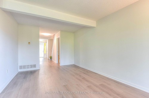 132 Valdor Drive, Toronto, ON 