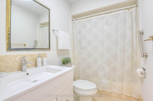 132 Valdor Drive, Toronto, ON 