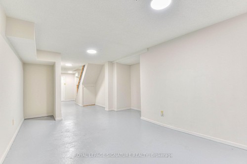 132 Valdor Drive, Toronto, ON 
