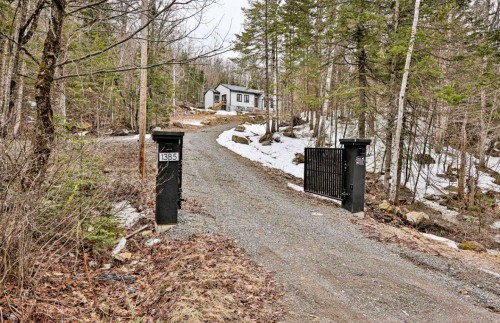 Entrée extérieure - 1385 Ch. Des Hauteurs, Sainte-Adèle, QC 