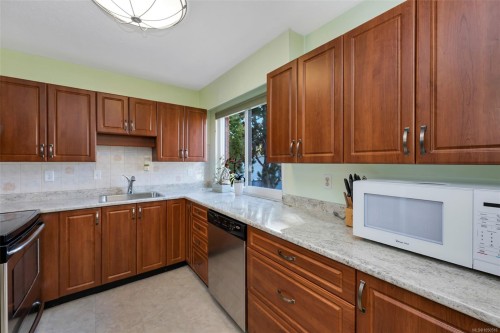 #310-853 Selkirk Ave, Esquimalt, BC 