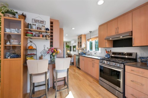 4826 West Saanich Rd, Saanich, BC 