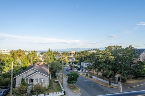#Th1-896 Wollaston Rd, Esquimalt, BC 