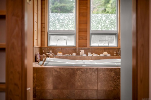 652 Fox Rd, Quadra Island, BC 