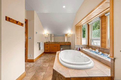 652 Fox Rd, Quadra Island, BC 