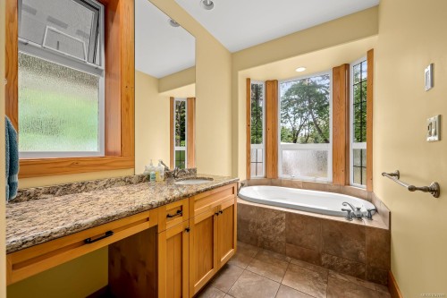652 Fox Rd, Quadra Island, BC 