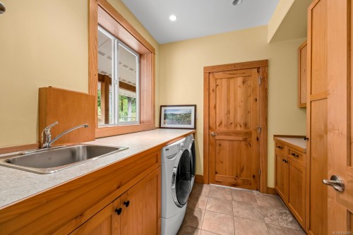 652 Fox Rd, Quadra Island, BC 