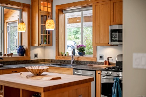 652 Fox Rd, Quadra Island, BC 