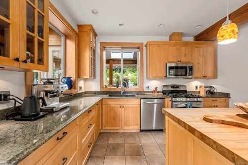 652 Fox Rd, Quadra Island, BC 