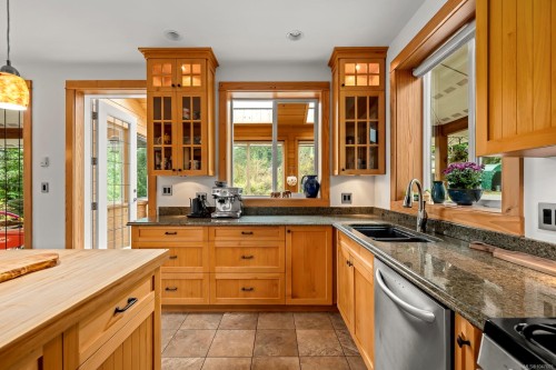 652 Fox Rd, Quadra Island, BC 