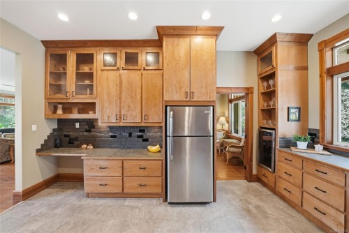 1195 Spider Lake Rd, Qualicum Beach, BC 