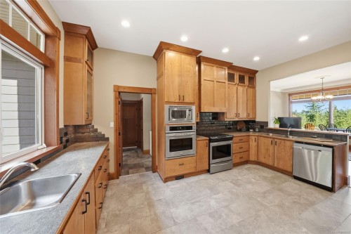 1195 Spider Lake Rd, Qualicum Beach, BC 