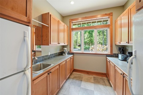 1195 Spider Lake Rd, Qualicum Beach, BC 