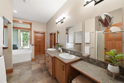 1195 Spider Lake Rd, Qualicum Beach, BC 