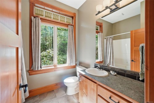 1195 Spider Lake Rd, Qualicum Beach, BC 