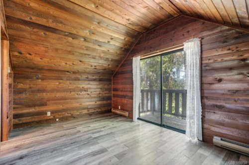 7630 Ships Point Rd, Fanny Bay, BC 
