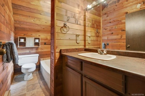 7630 Ships Point Rd, Fanny Bay, BC 