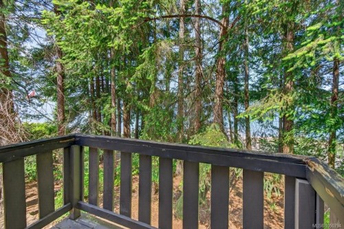 7630 Ships Point Rd, Fanny Bay, BC 