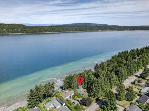7630 Ships Point Rd, Fanny Bay, BC 