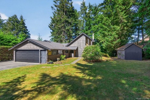 7630 Ships Point Rd, Fanny Bay, BC 