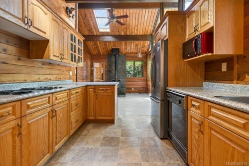 7630 Ships Point Rd, Fanny Bay, BC 