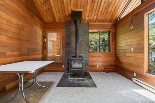 7630 Ships Point Rd, Fanny Bay, BC 