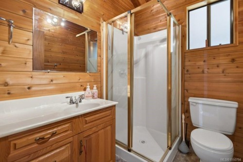 7630 Ships Point Rd, Fanny Bay, BC 