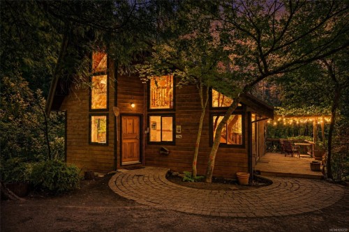 649 Lost Lake Rd, Highlands, BC 