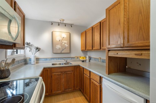 1335 Rudlin St, Victoria, BC 