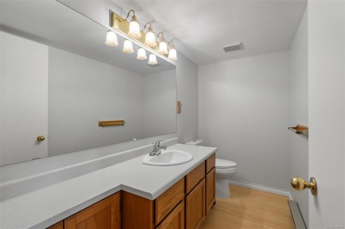 1335 Rudlin St, Victoria, BC 