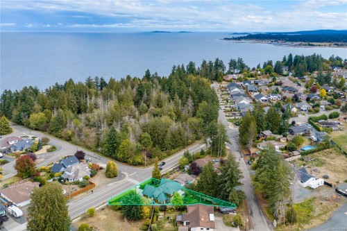 647 Temple St, Parksville, BC 