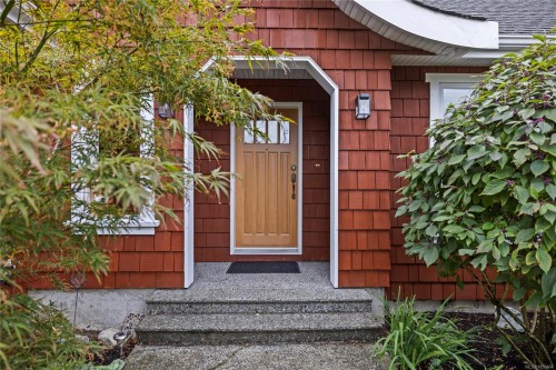 647 Temple St, Parksville, BC 