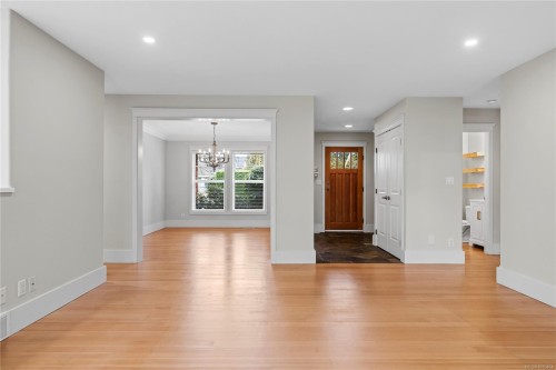 647 Temple St, Parksville, BC 