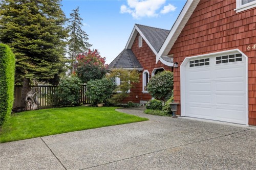 647 Temple St, Parksville, BC 