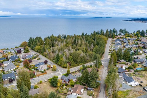 647 Temple St, Parksville, BC 