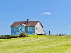 15 Ch. des Arpenteurs Les Îles-De-La-Madeleine, QC G4T 0A8
