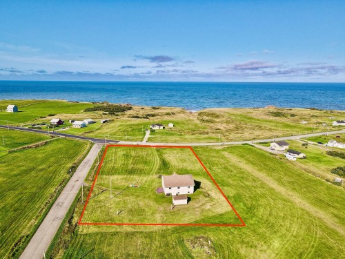 Photo aérienne - 15 Ch. Des Arpenteurs, Les Îles-De-La-Madeleine, QC 
