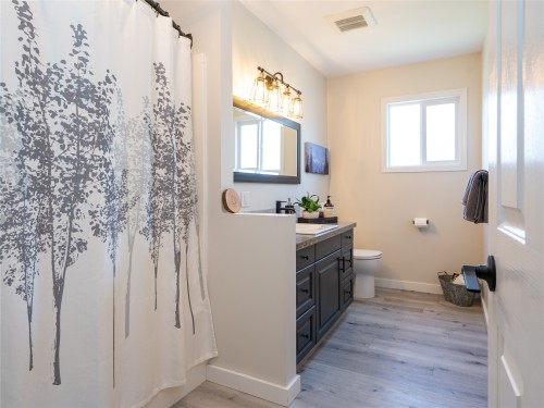 1669 Hiob Road, Revelstoke, BC 